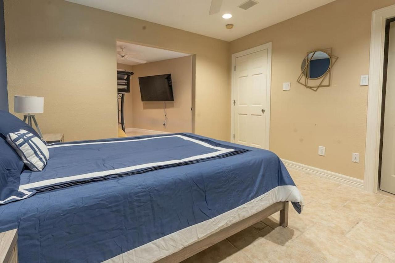 Huge 6 Bedroom With Pool, Spa, 85 Inch Tv, Game Room Houston Exterior photo