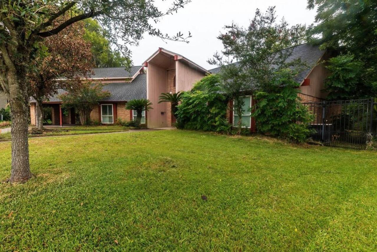 Huge 6 Bedroom With Pool, Spa, 85 Inch Tv, Game Room Houston Exterior photo