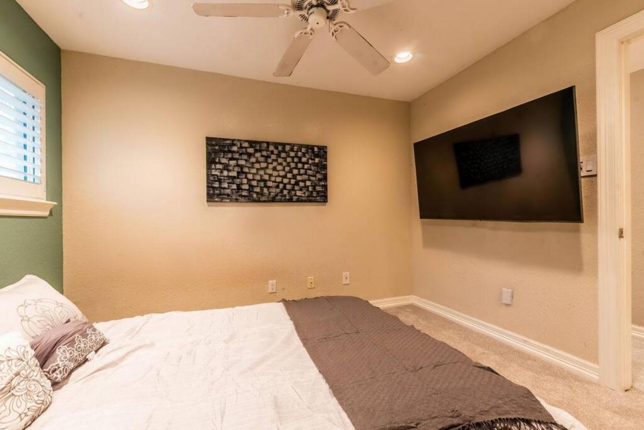 Huge 6 Bedroom With Pool, Spa, 85 Inch Tv, Game Room Houston Exterior photo