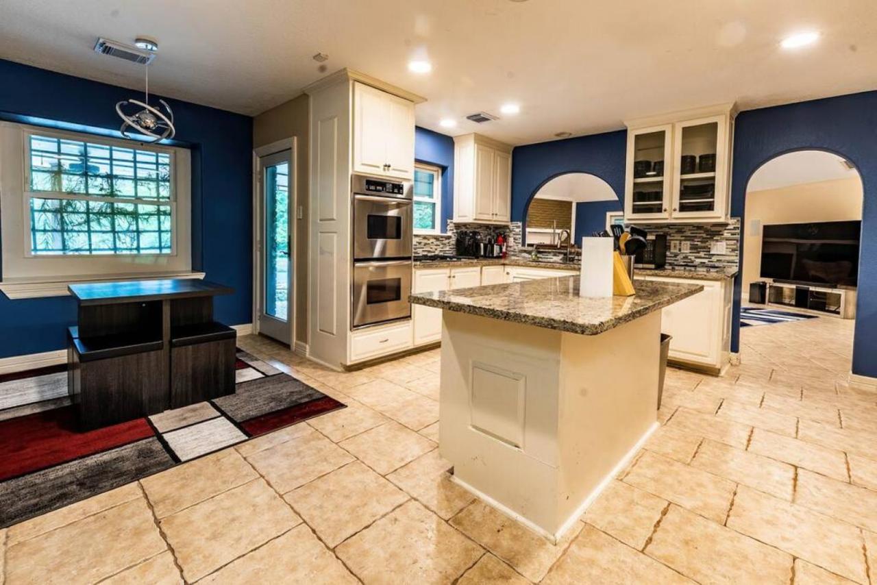 Huge 6 Bedroom With Pool, Spa, 85 Inch Tv, Game Room Houston Exterior photo