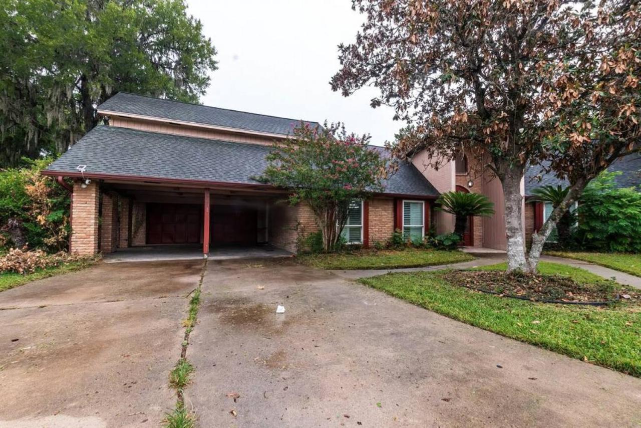 Huge 6 Bedroom With Pool, Spa, 85 Inch Tv, Game Room Houston Exterior photo
