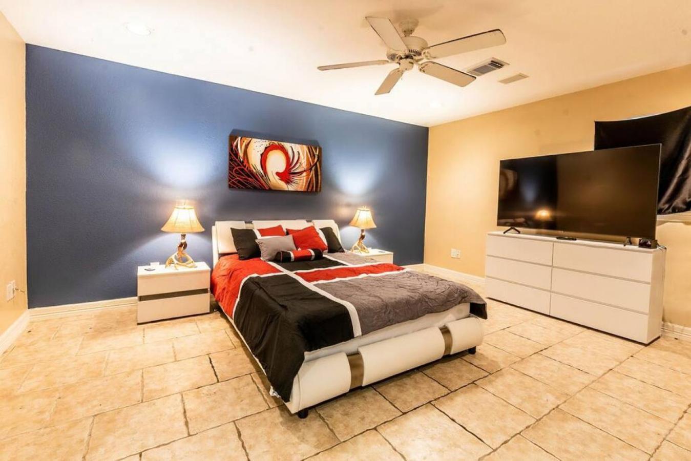 Huge 6 Bedroom With Pool, Spa, 85 Inch Tv, Game Room Houston Exterior photo