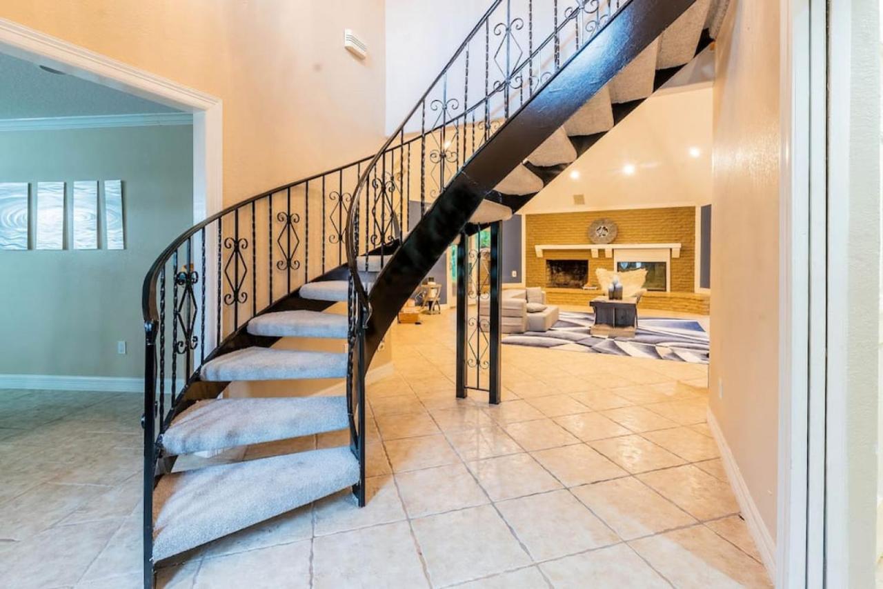Huge 6 Bedroom With Pool, Spa, 85 Inch Tv, Game Room Houston Exterior photo