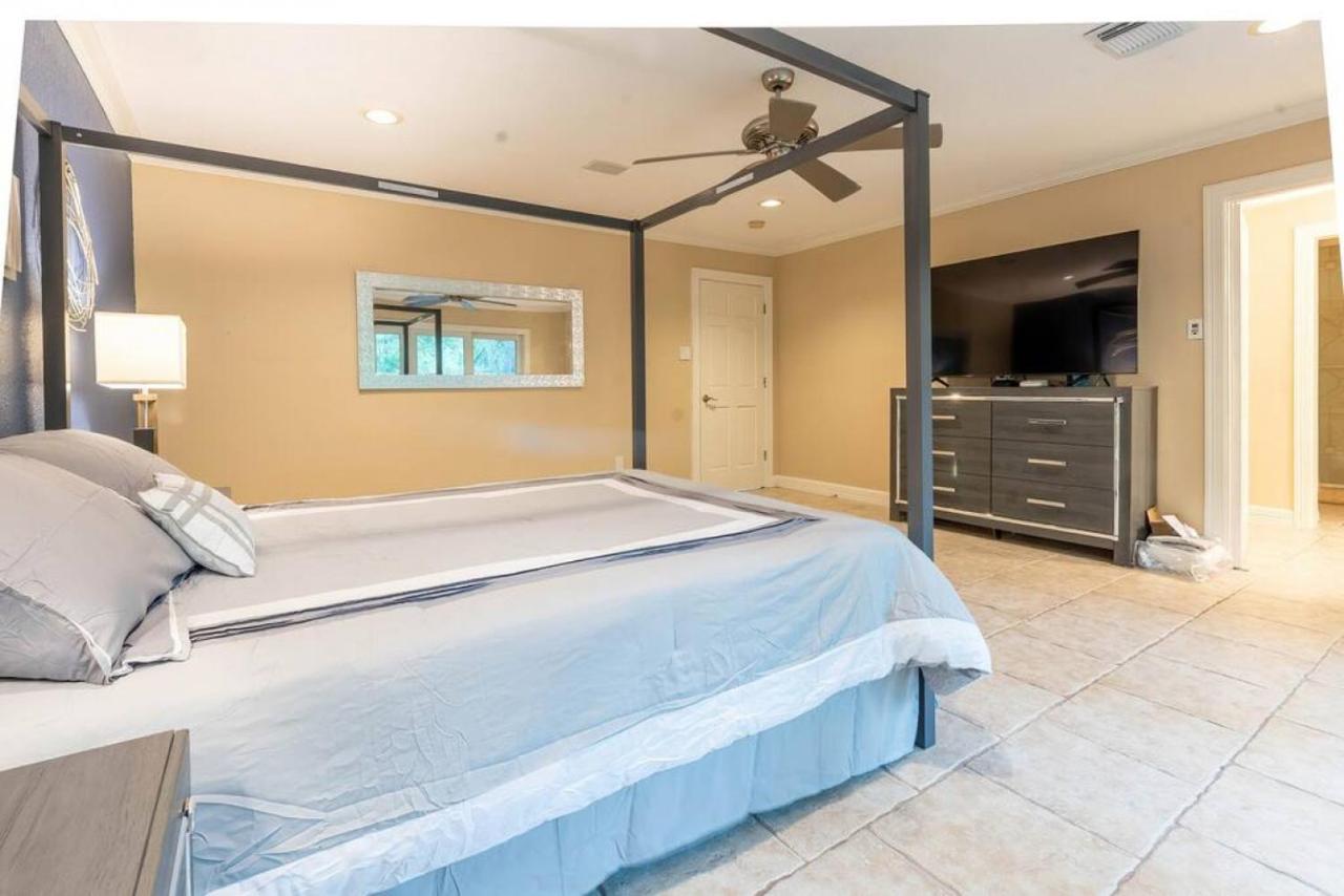 Huge 6 Bedroom With Pool, Spa, 85 Inch Tv, Game Room Houston Exterior photo