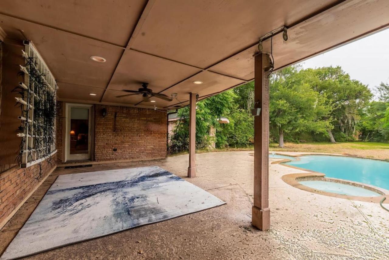 Huge 6 Bedroom With Pool, Spa, 85 Inch Tv, Game Room Houston Exterior photo